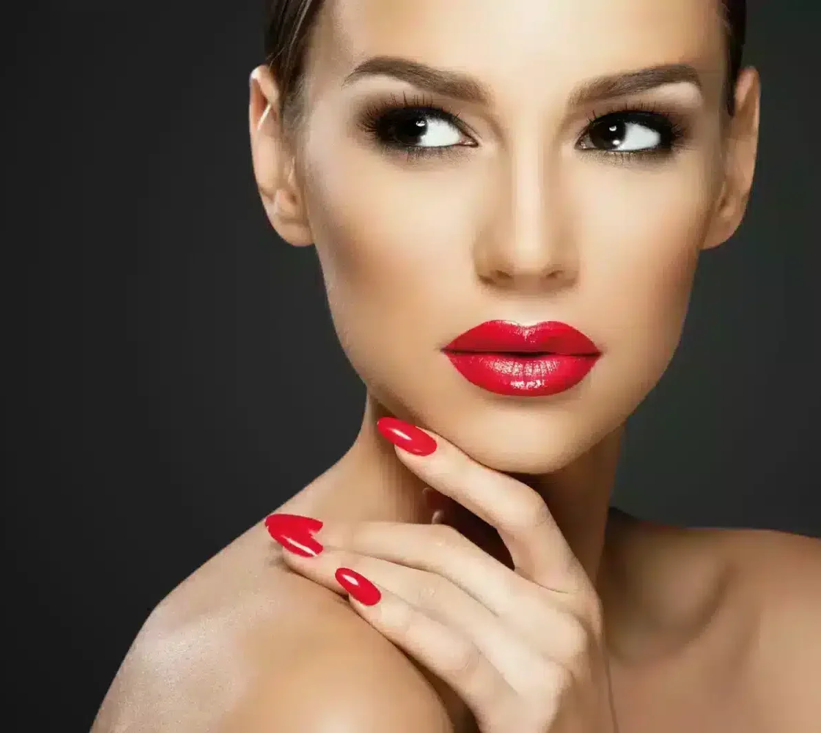 Astonishing Gelosophy Valentijnsbanner met model met rode nagels en rode lippen, hartje en logo