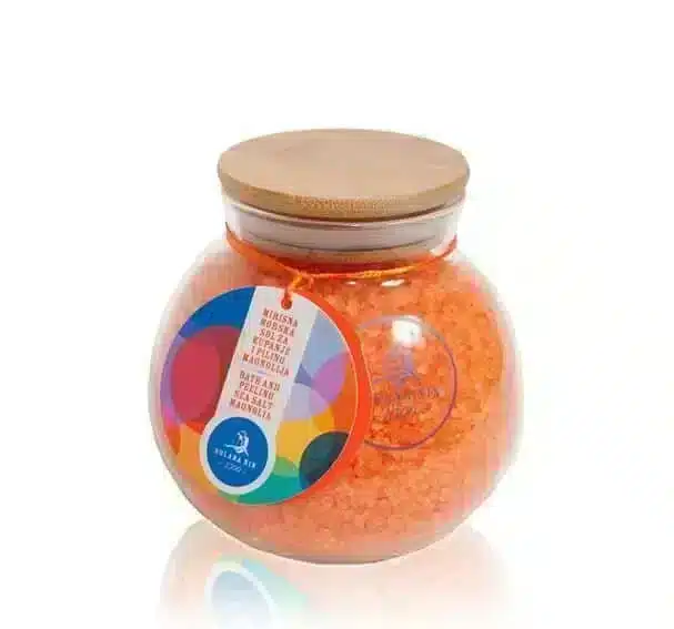 Bad- en peelingzout met geur Magnolia, 600gr grootverpakking voor een ontspannend bad
