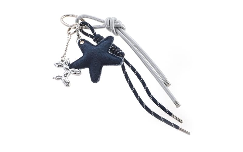 Britt sleutelhanger en bag charm in jeansblauw om je tas mee te verfraaien