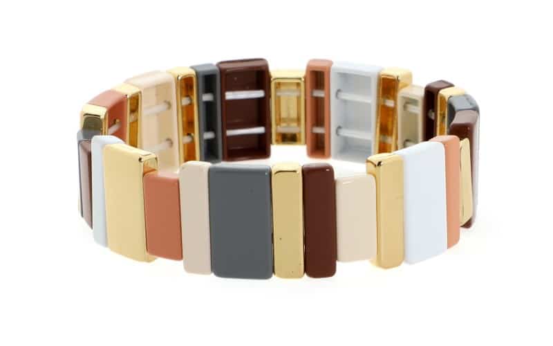 Brede Dewi damesarmband in khakigroene tint voor een stoere uitstraling