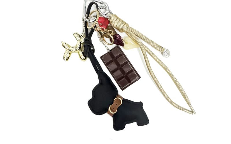 Black Freekje sleutelhanger met zwart hondje, chocoladereep en bedeltjes