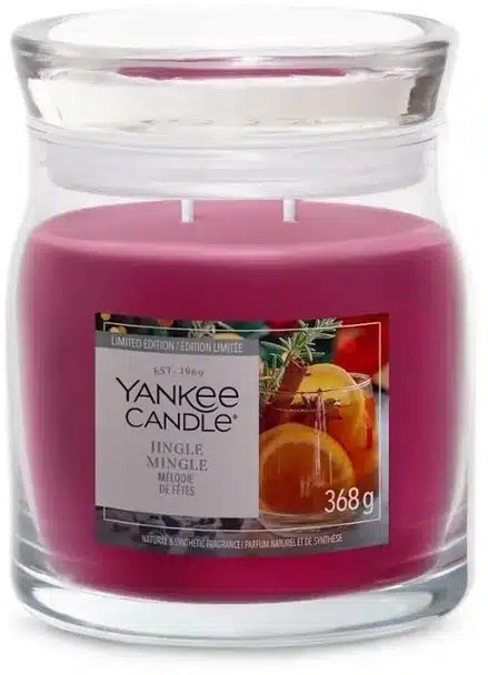 Yankee Candle Jingle Mingle Signature Medium Jar, roodpaarse geurkaars in middelgroot glazen pot met deksel